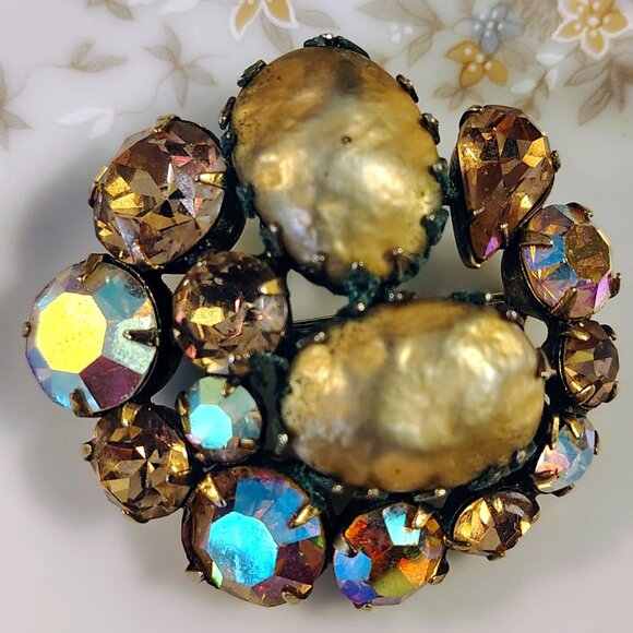 Vtg Stunning REGENCY Doomed Faux Baroque Pearl & Rainbow Rhinestone Brooch - Picture 6 of 6